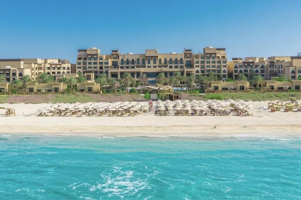 Отель Saadiyat Rotana Resort & Villas 5*