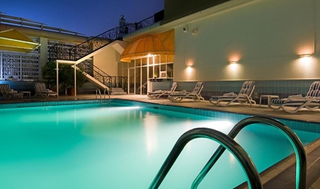 Изображение Copthorne Downtown Abu Dhabi (ex. Holiday Inn Abu Dhabi Downtown, Millennium Central Downtown Abu Dhabi, Sands Hotel Abu Dhabi ) 4*