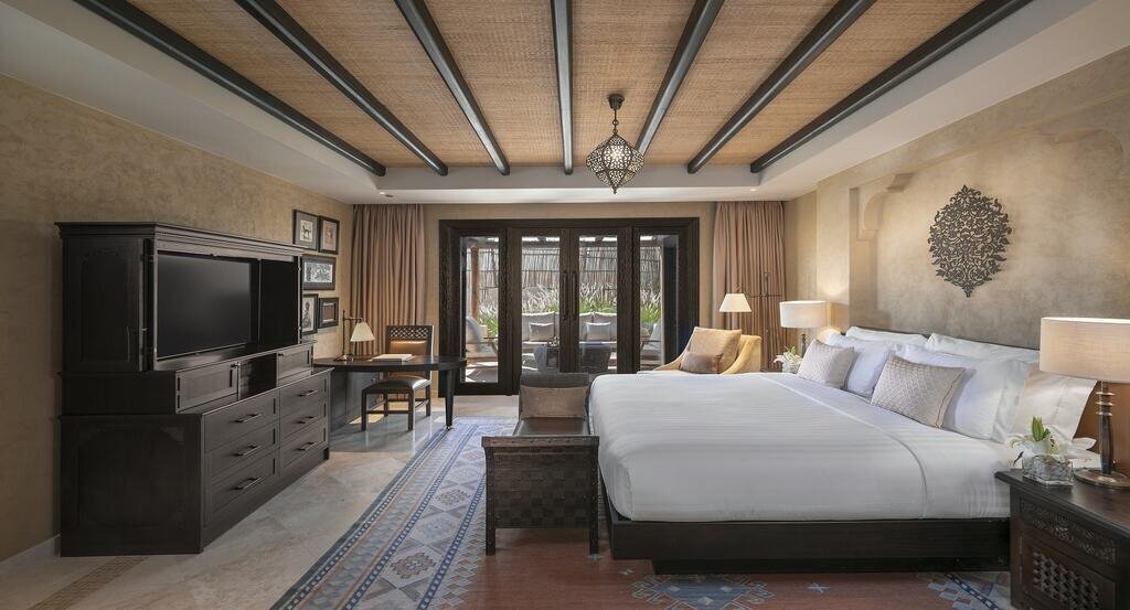 Фото Qasr Al Sarab Desert Resort by Anantara 5*