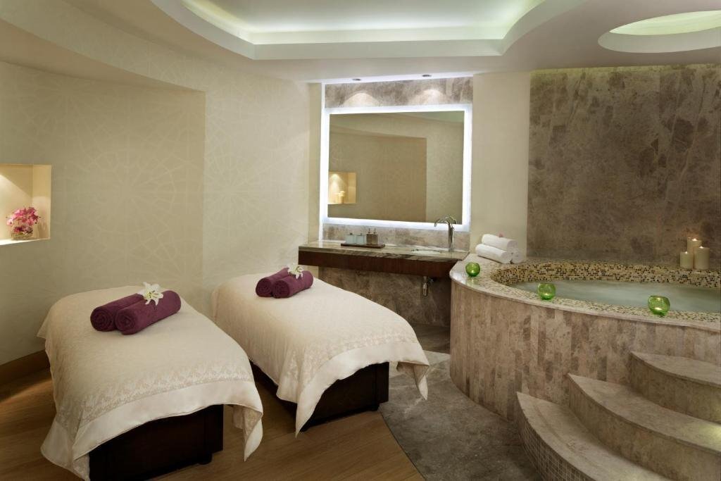 Фотография Millennium Al Rawdah Hotel Abu Dhabi (ex. Millennium Capital Gate Abu Dhabi, Hilton Capital Grand Abu Dhabi) 5*