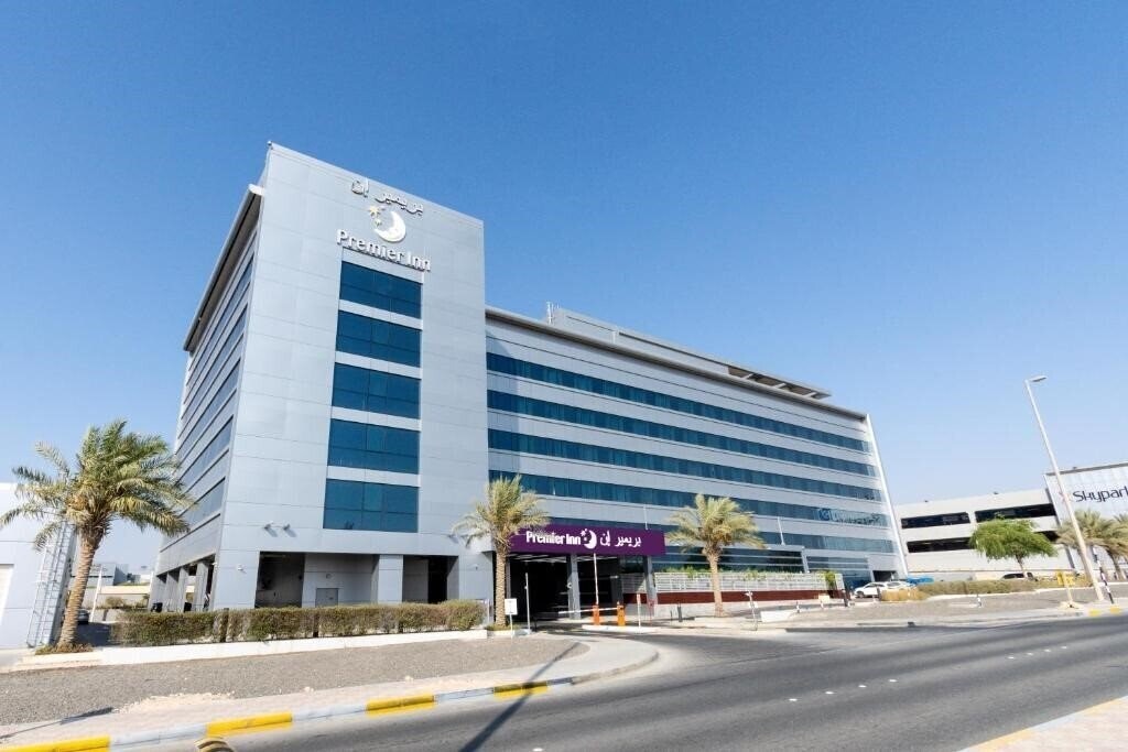 Отель Premier Inn Abu Dhabi International Airport Hotel 3*