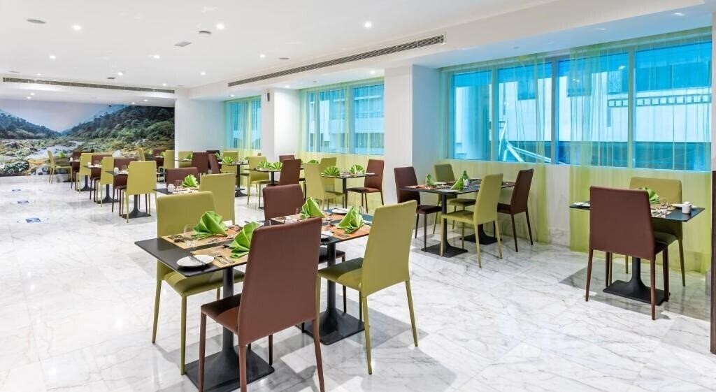 Фотография Gravity Hotel Abu Dhabi 3*