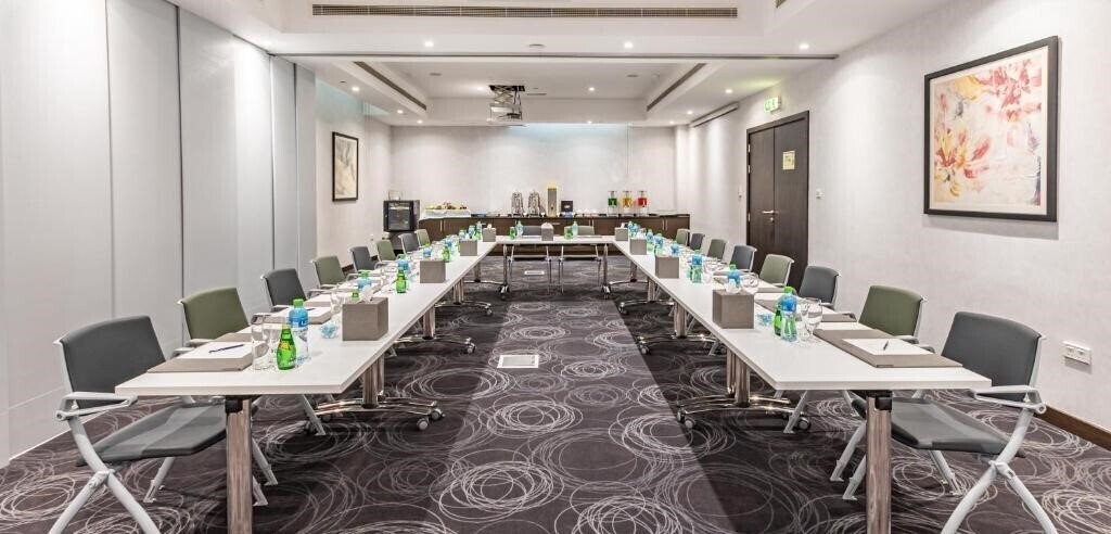 Картинка Gravity Hotel Abu Dhabi 3*