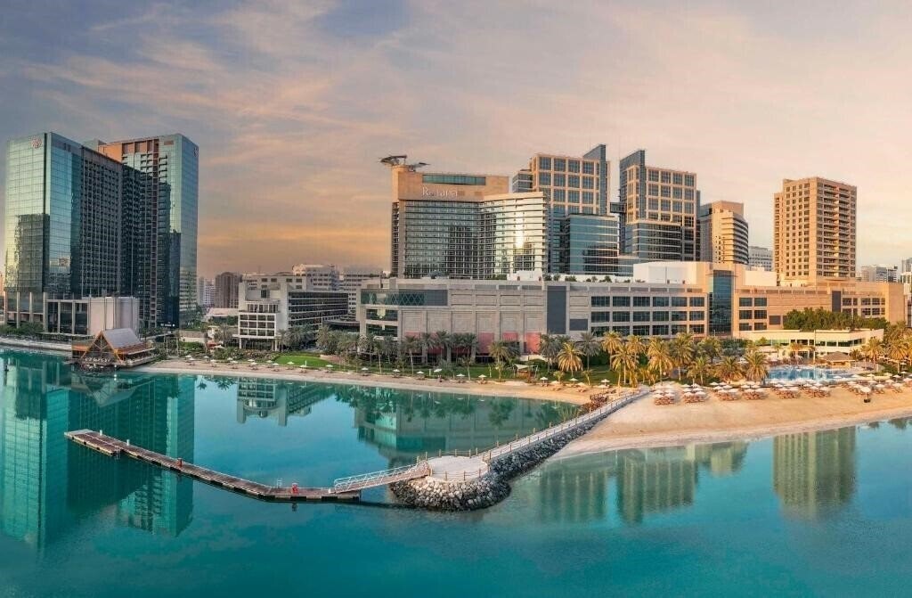 Отель Beach Rotana Hotel & Towers 5*