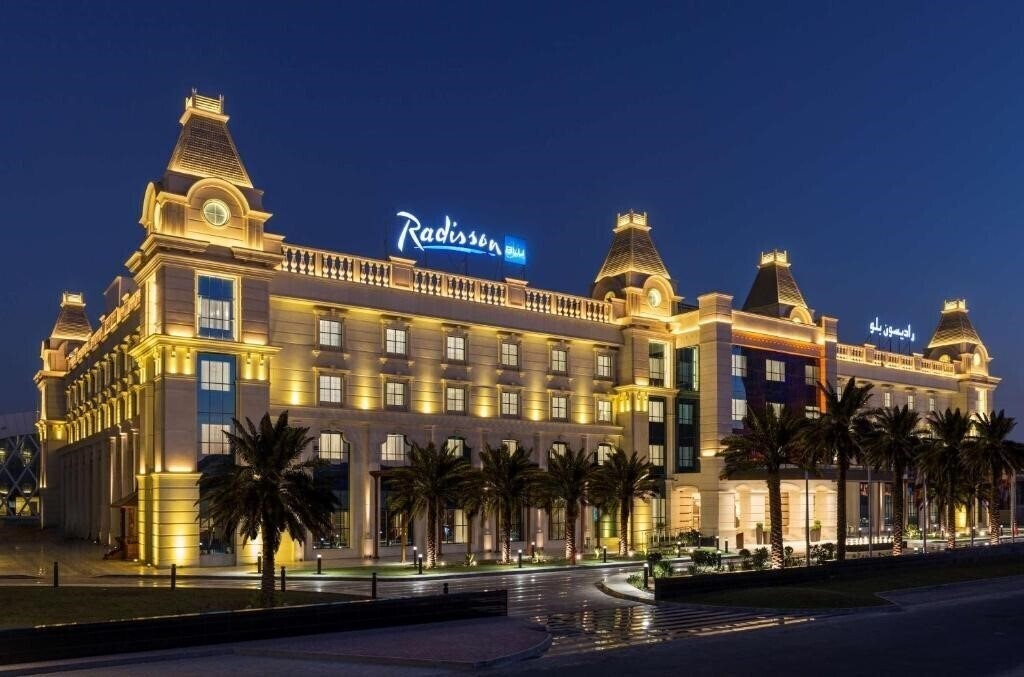 Radisson Blu Hotel Ajman 5* қонақ үйі