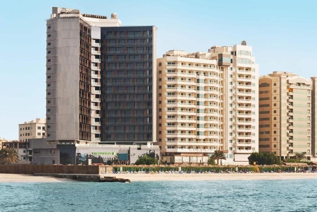 Отель Wyndham Garden Ajman Corniche 4*