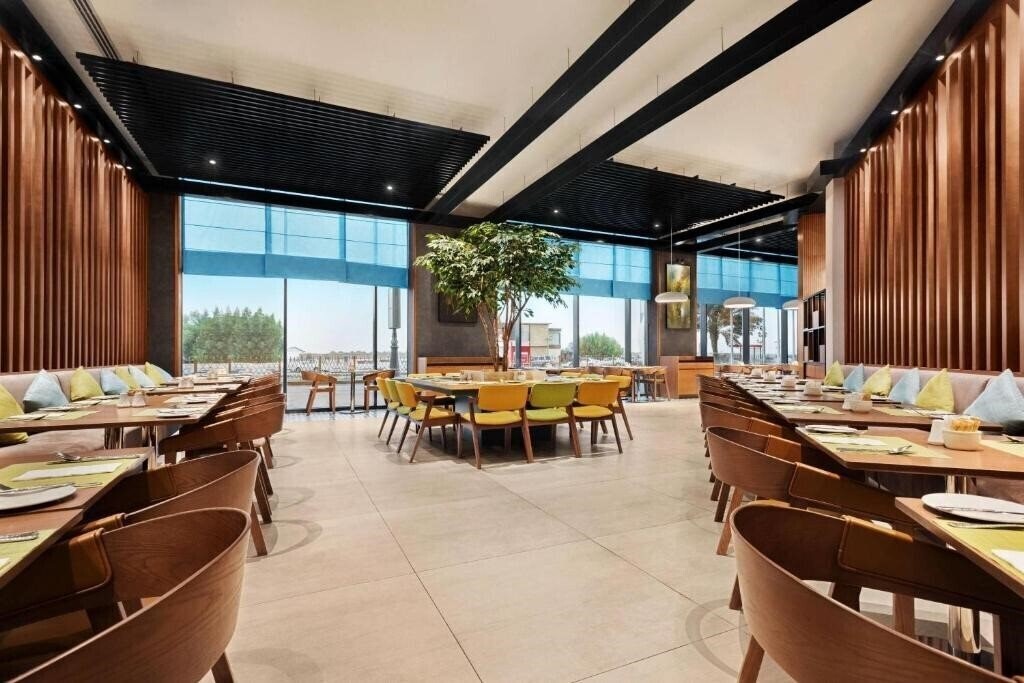 Фото Wyndham Garden Ajman Corniche 4*