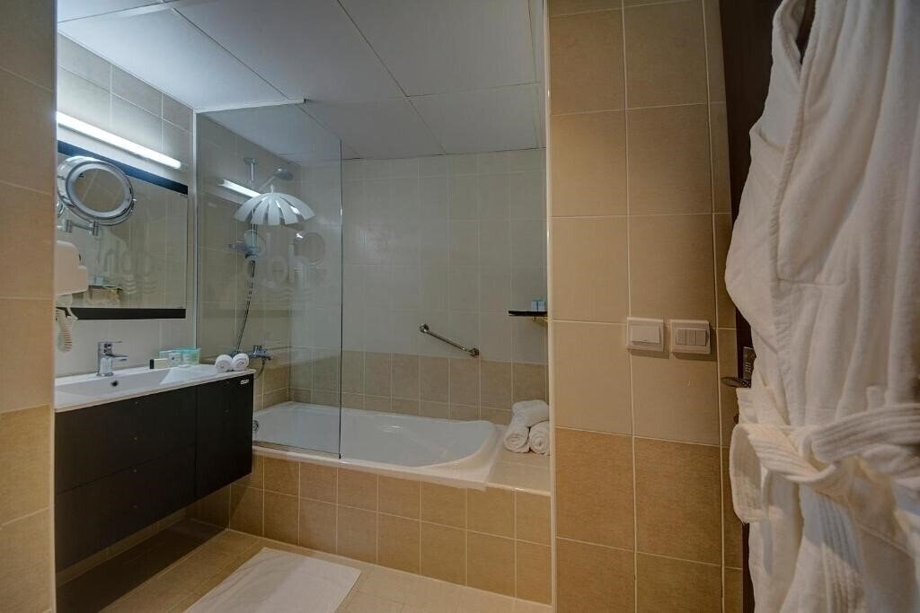 Фотография Ajman Beach Hotel 3*