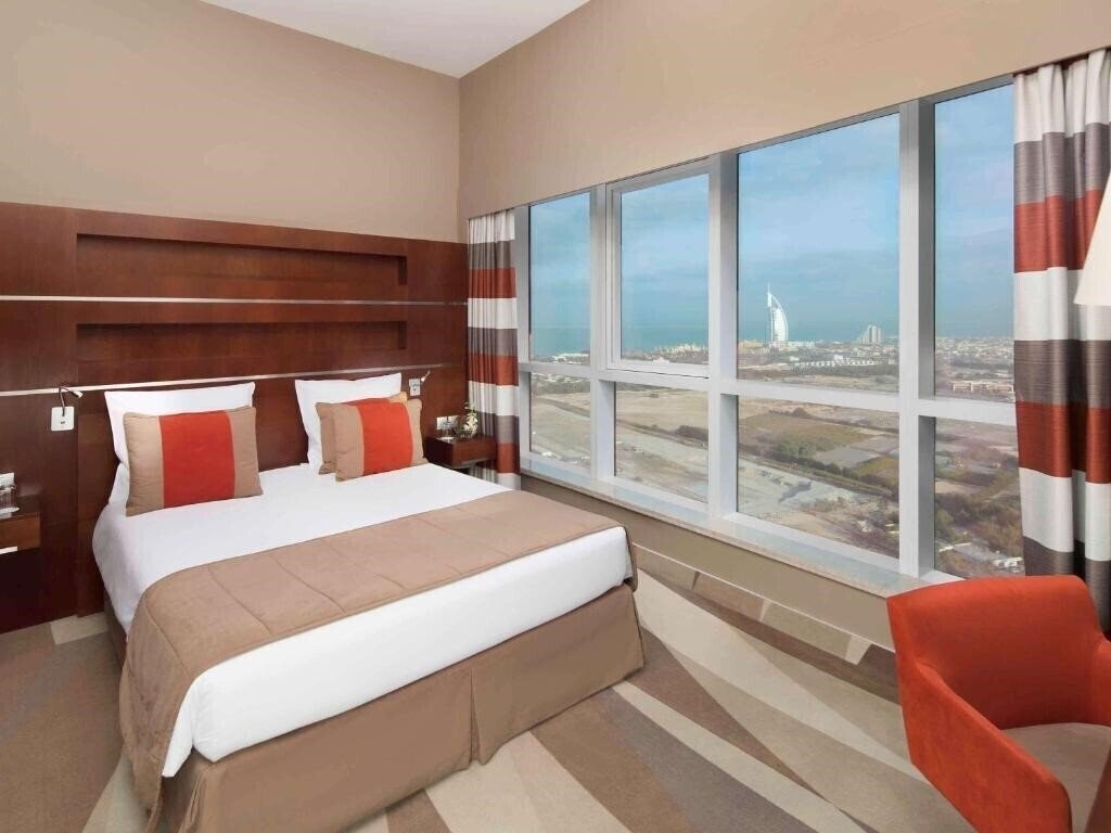 Novotel Dubai Al Barsha Hotel 4* фотосуреті
