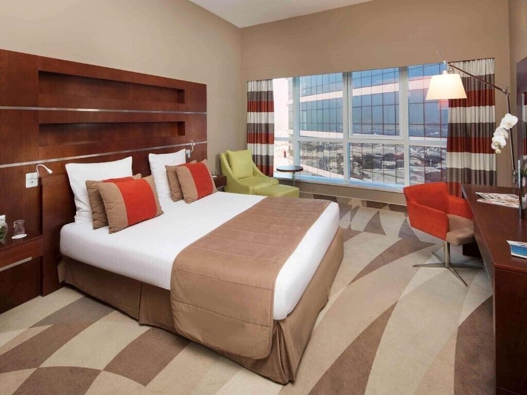 Novotel Dubai Al Barsha Hotel 4* суреті