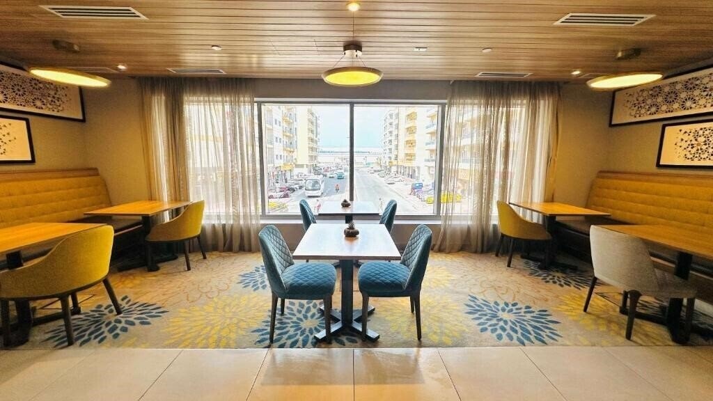 Изображение Hampton By Hilton Al Barsha 3*