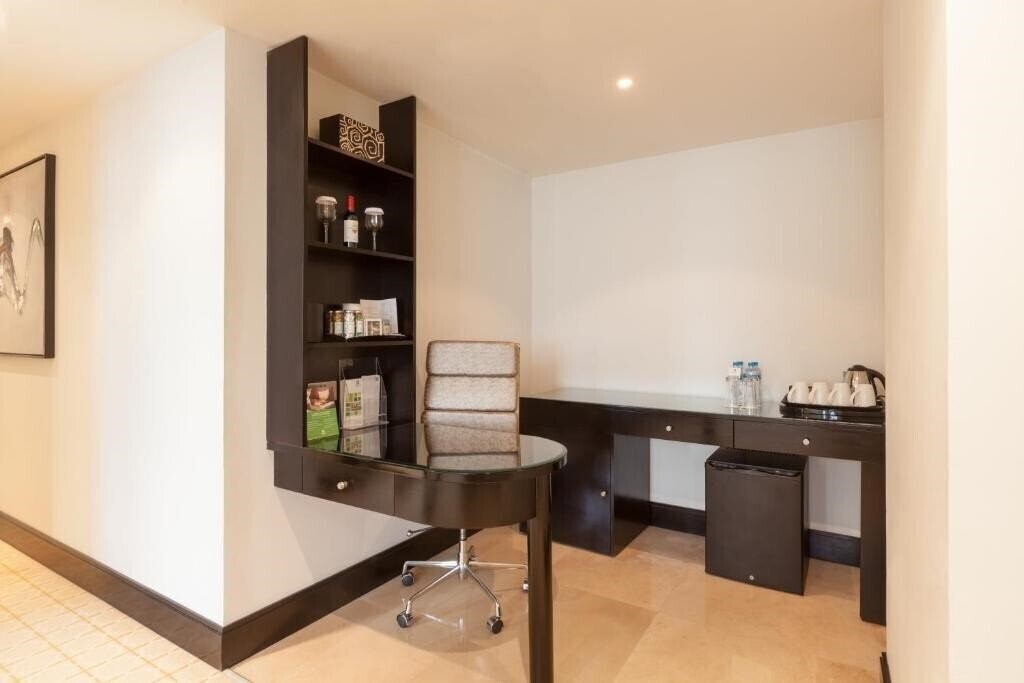 Excelsior Hotel Downtown Dubai 4* қонақ үйі