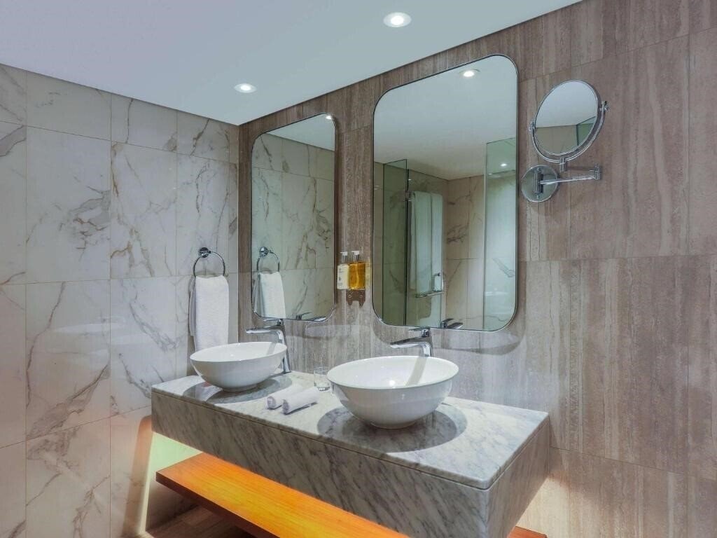 Queen Elizabeth 2 4* фотосуреті