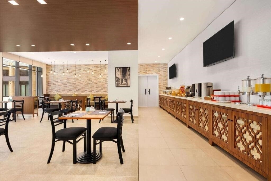 Изображение Super 8 By Wyndham Dubai Deira 4*