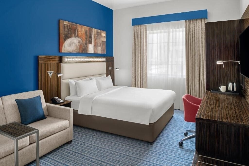 Картинка Holiday Inn Express Dubai Safa Park 3*