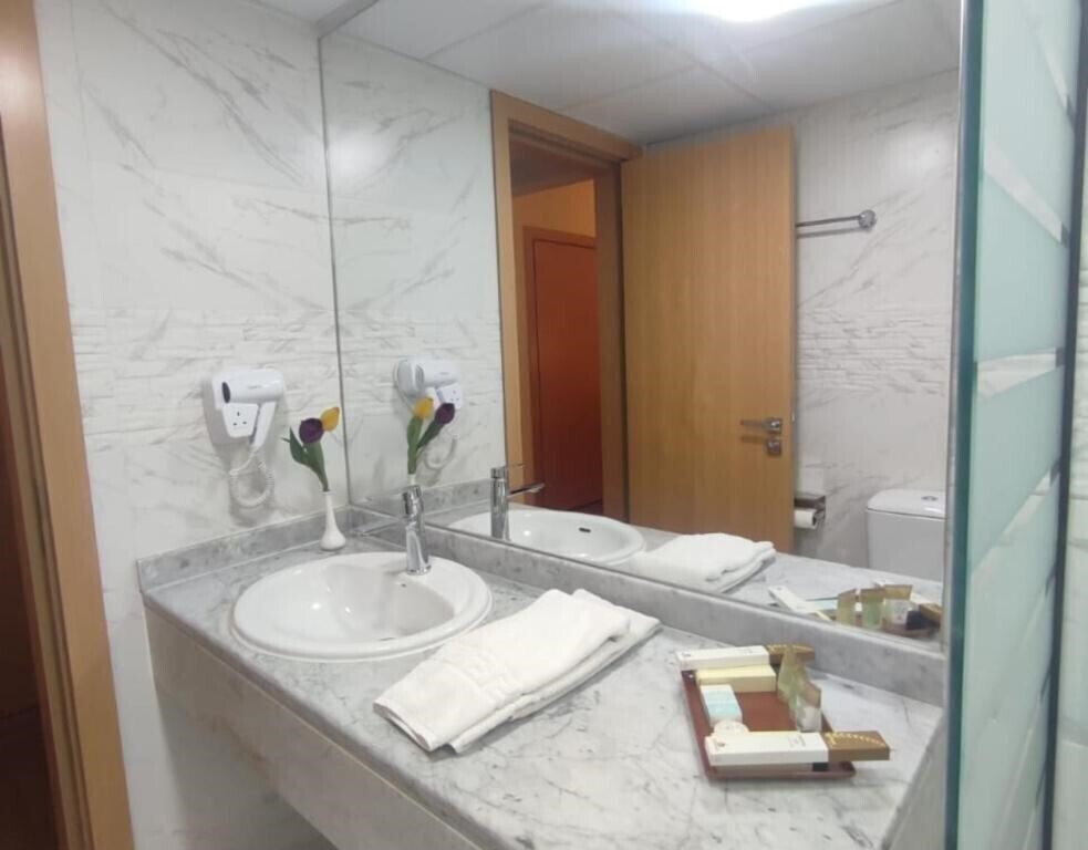 York International Hotel 3* суреті