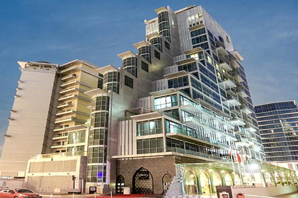 Отель 7 дубаи. Dubai 7 Star Hotel. Two Seasons Hotel and Apartments Dubai 4*. Fraser Suites Dubai. First Central Hotel Suites Dubai.