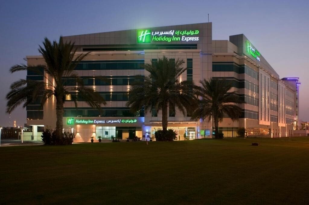 Фото Holiday Inn Express Dubai Airport 2*