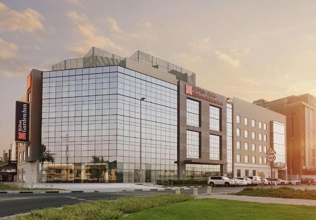 Отель Hilton Garden Inn Dubai Al Mina 4*