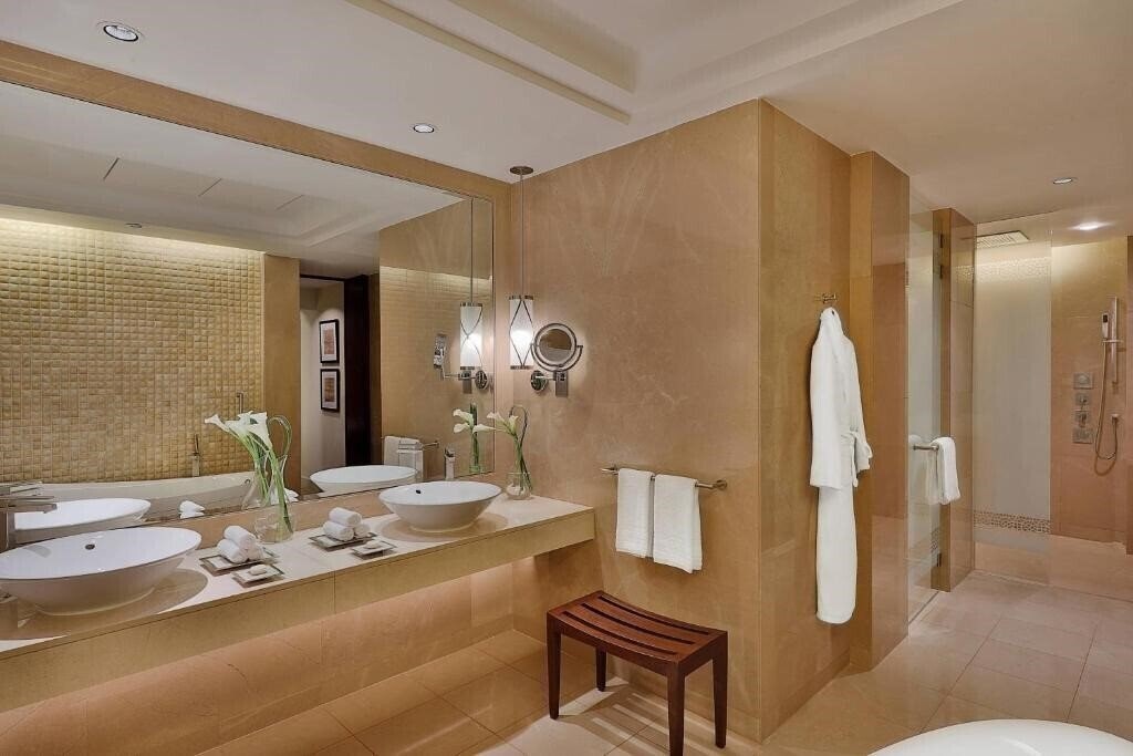 Фото The Ritz-Carlton Dubai Jumeirah 5*
