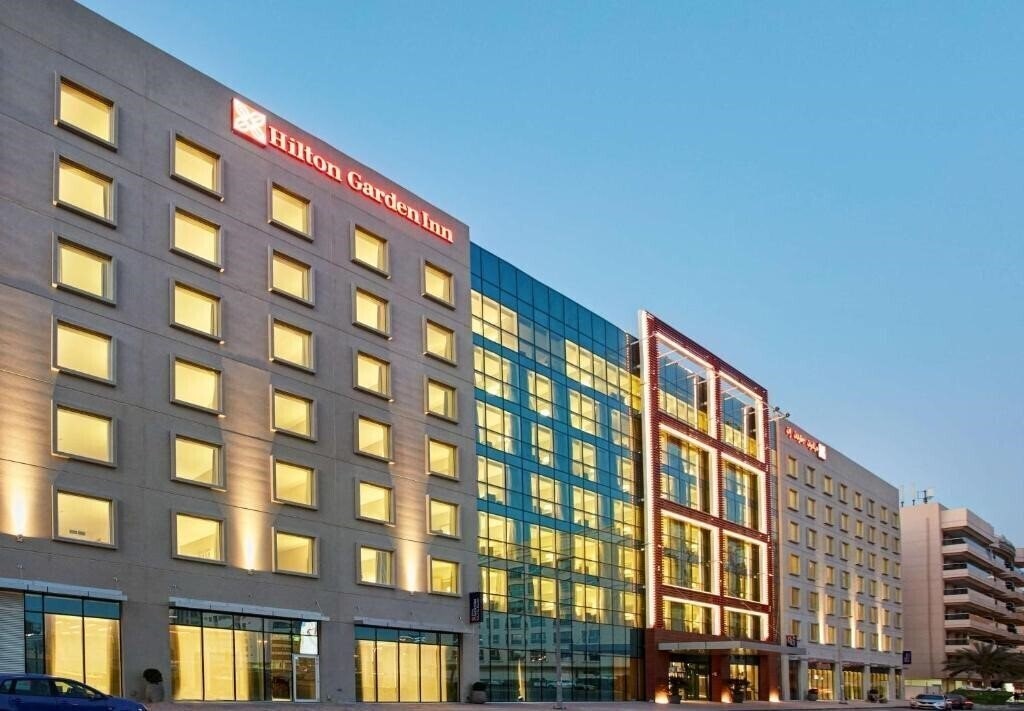 Отель Hilton Garden Inn Dubai, Mall Avenue 4*