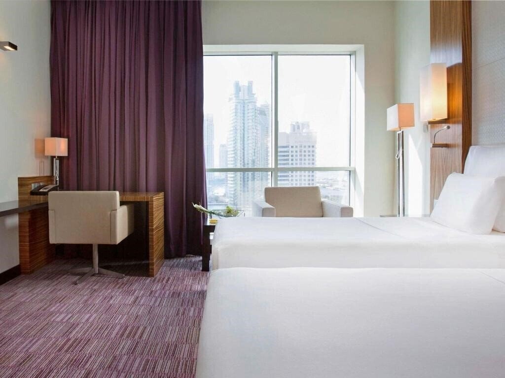 Фото Pullman Dubai Jumeirah Lakes Towers 5*