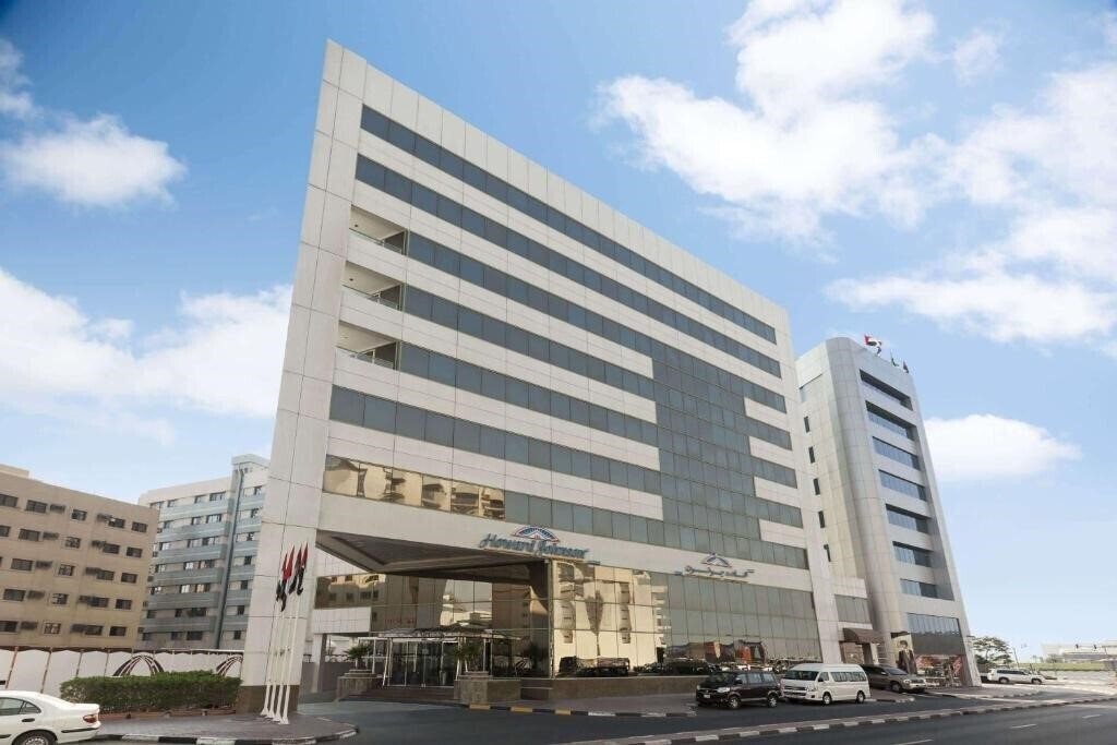Отель Howard Johnson by Wyndham Bur Dubai 3*