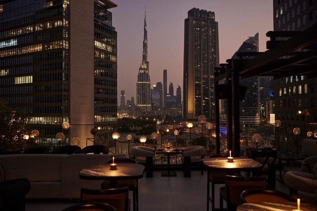 Four Seasons Hotel Dubai International Financial Centre 5* қонақ үйі