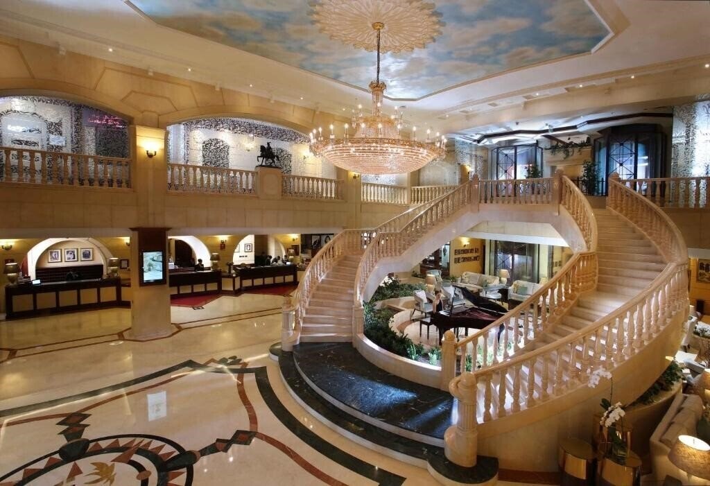 Carlton Palace Hotel (ex. Metropolitan Palace Hotel) 5* қонақ үйі