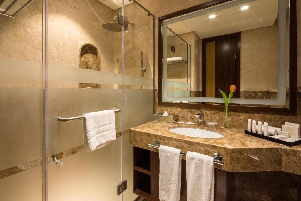 Фото Golden Tulip Media Hotel 4*