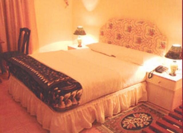 Middle East Hotel 2* суреті