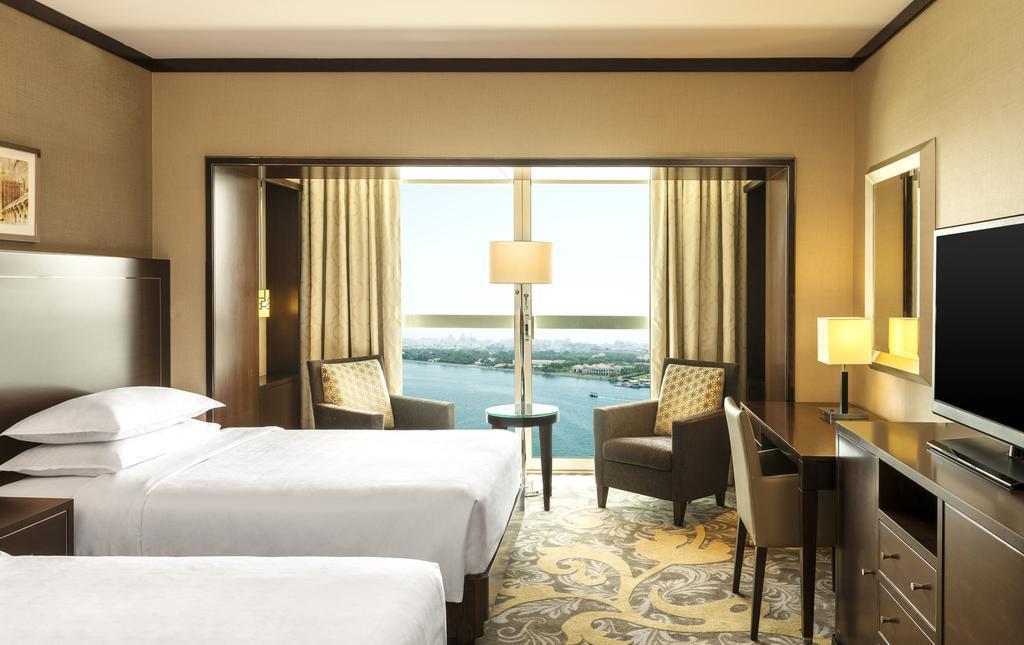 Фото Sheraton Dubai Creek Hotel & Towers 5*