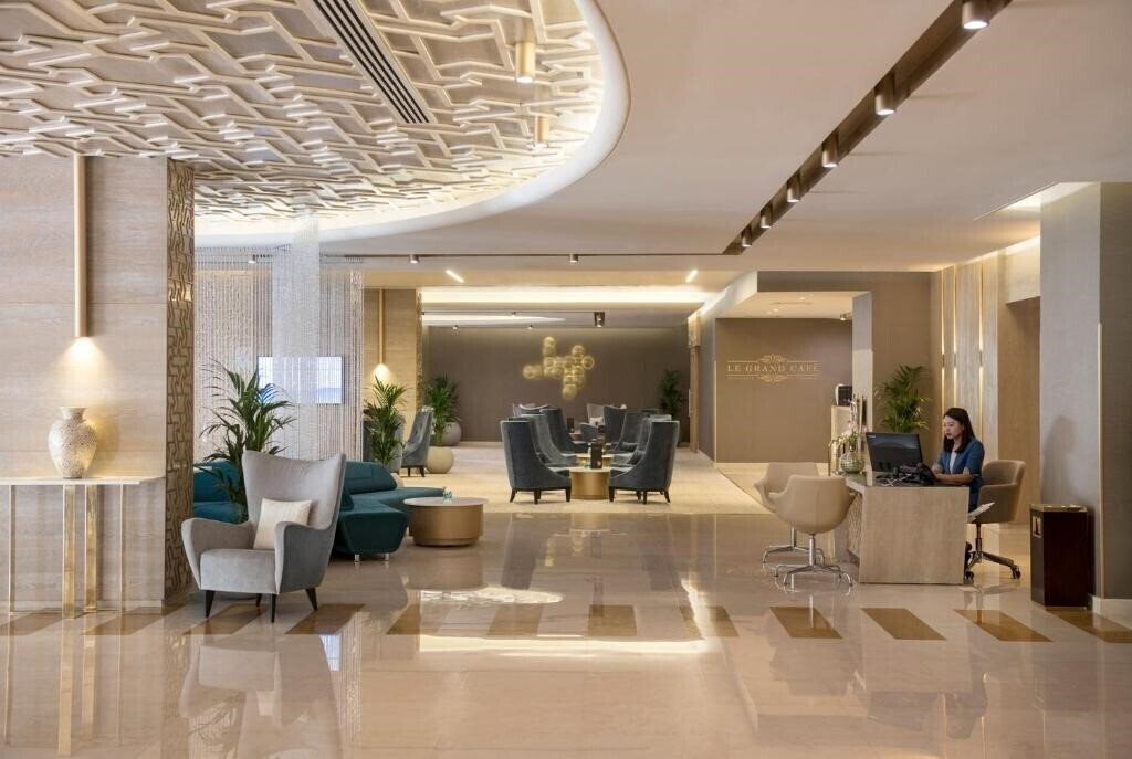 Отель Two Seasons Hotel & Apartments (ex. Gloria Hotel, Two Seasons Furnished Apartments, Gloria Furnished Apartment) 4*