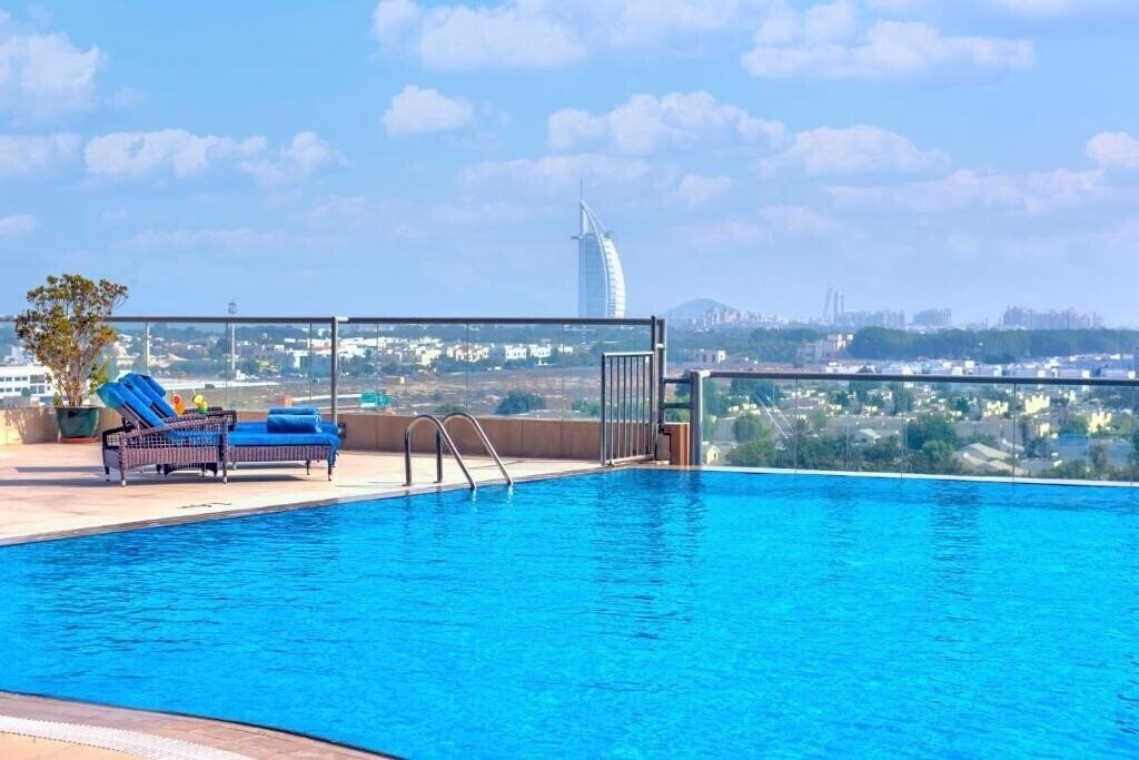Отель Two Seasons Hotel & Apartments 4*