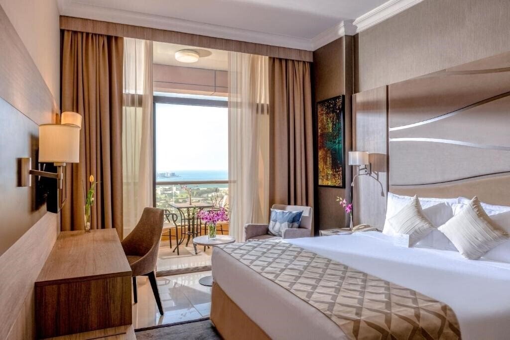 Фото Two Seasons Hotel & Apartments 4*