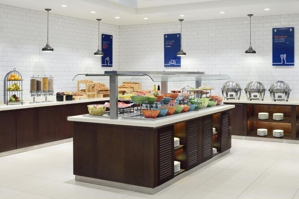 Holiday Inn Express Dubai Internet City 2* суреті