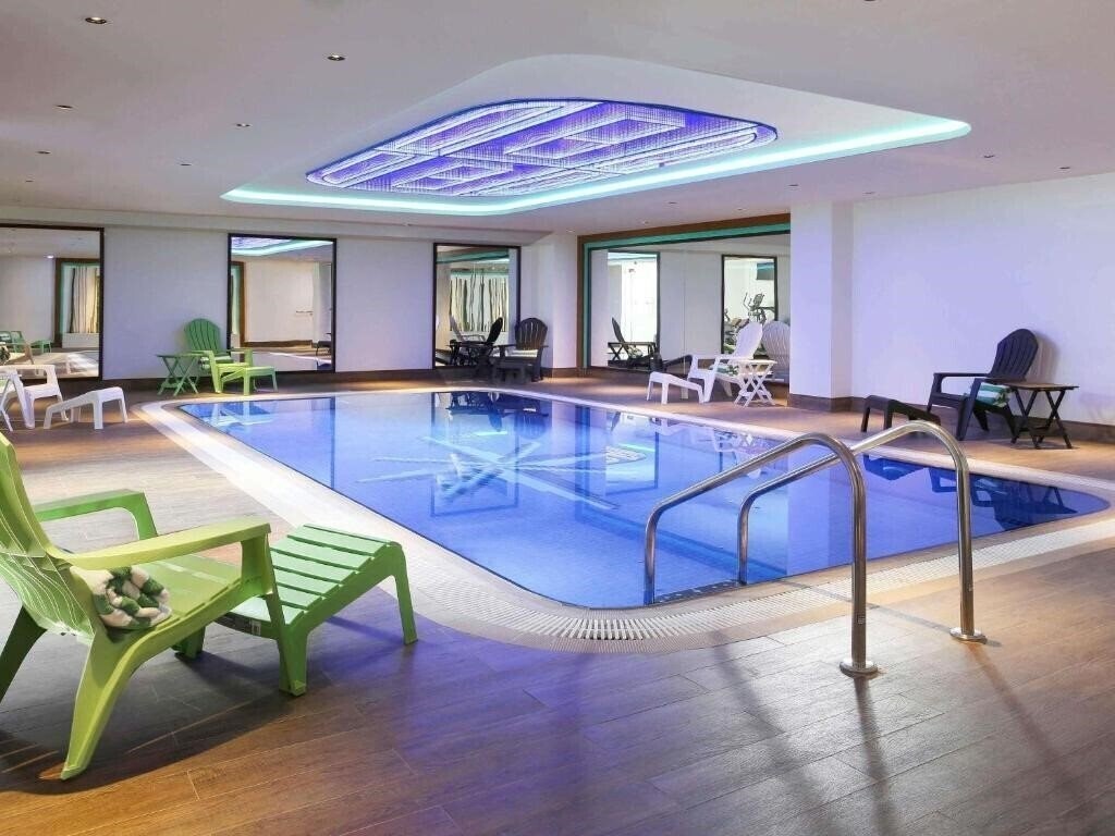 Отель Ibis Styles Dubai Jumeirah 3*