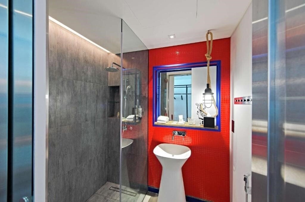 Фотография Hampton By Hilton Dubai Al Seef 3*