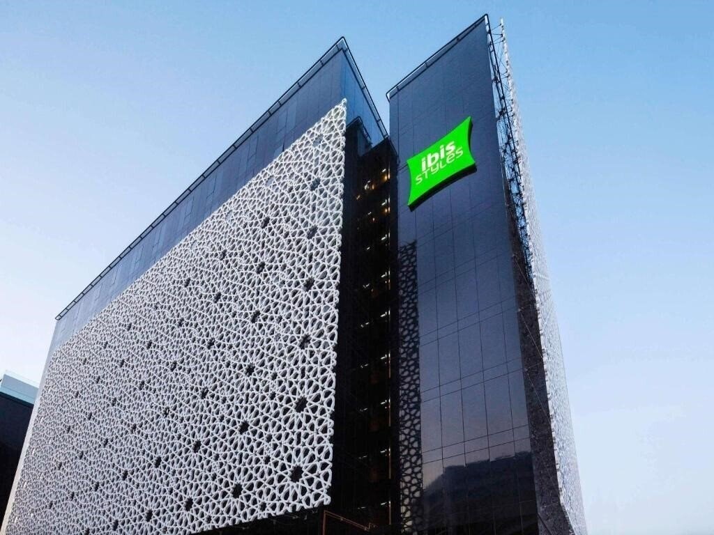 Отель Ibis Styles Dubai Airport 3*