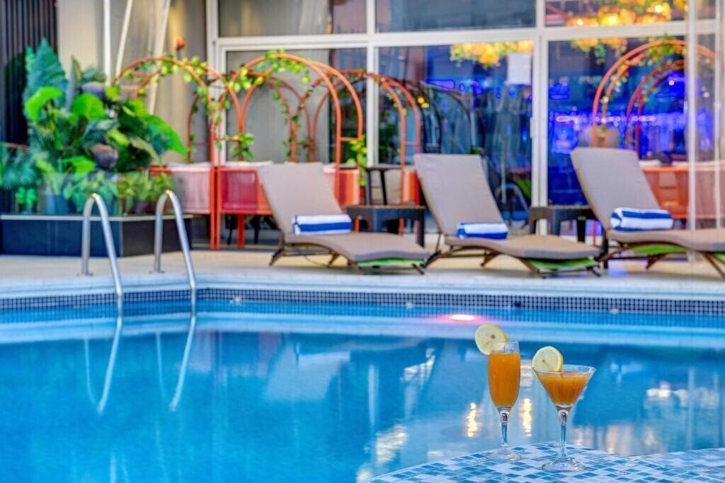 Отель Howard Johnson Plaza by Wyndham Dubai Deira 4*