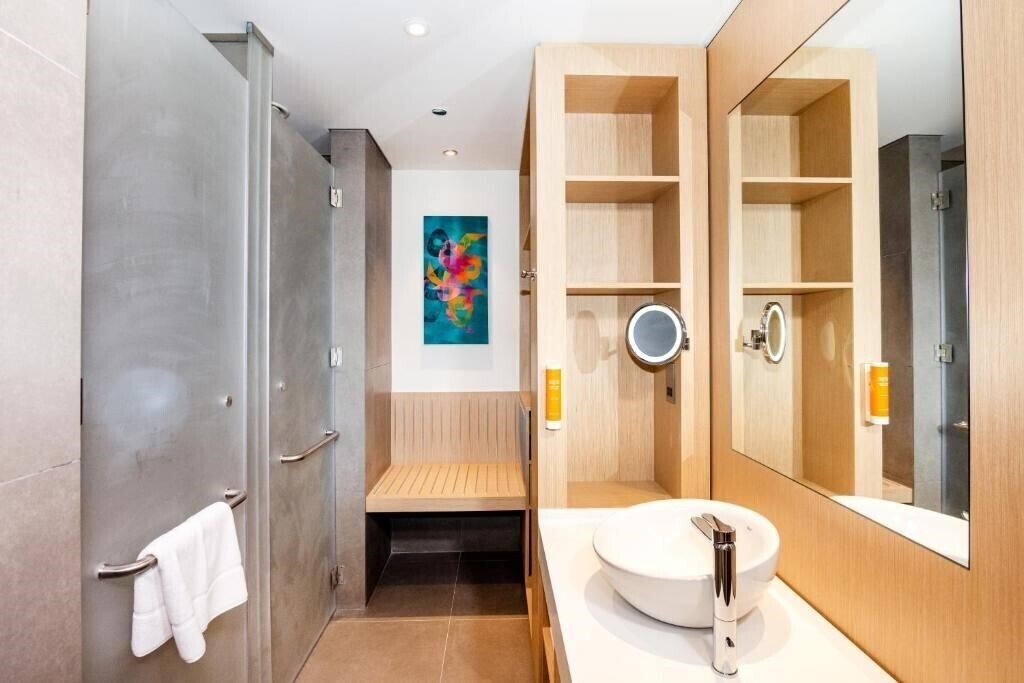 Фото Premier Inn Dragon Mart 3*