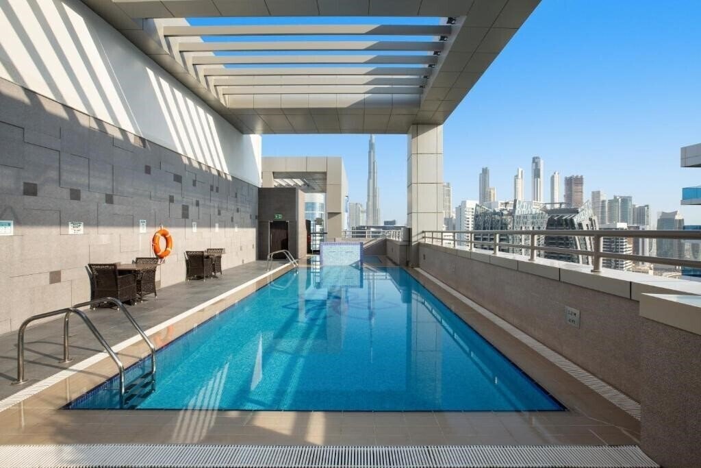 Фото Royal Continental Suites 5*