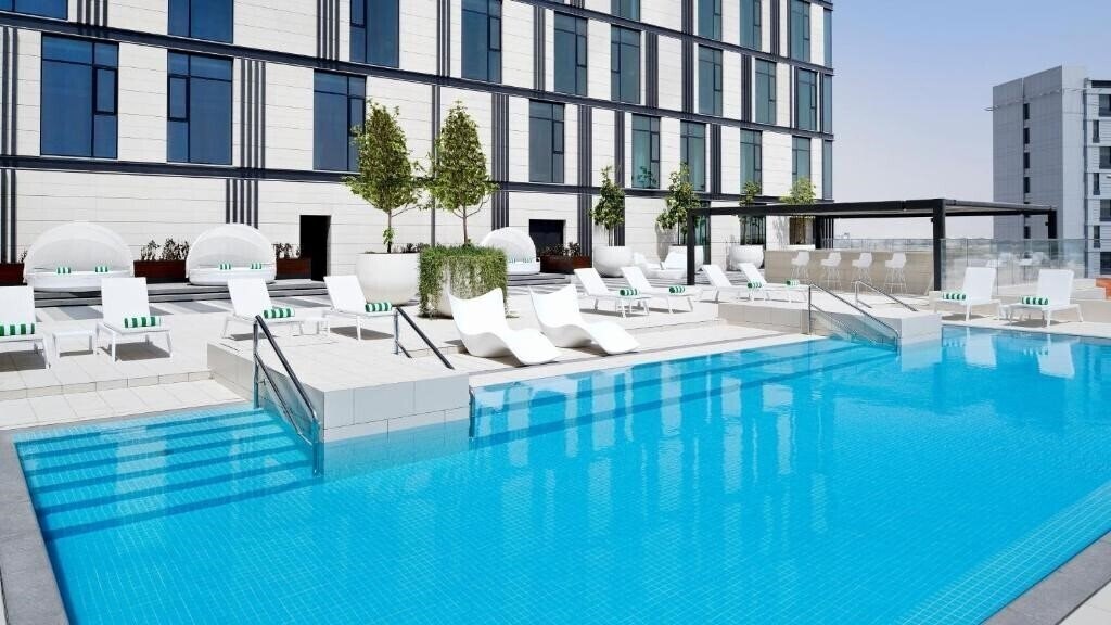 Отель Holiday Inn Dubai Al Maktoum Airport 4*