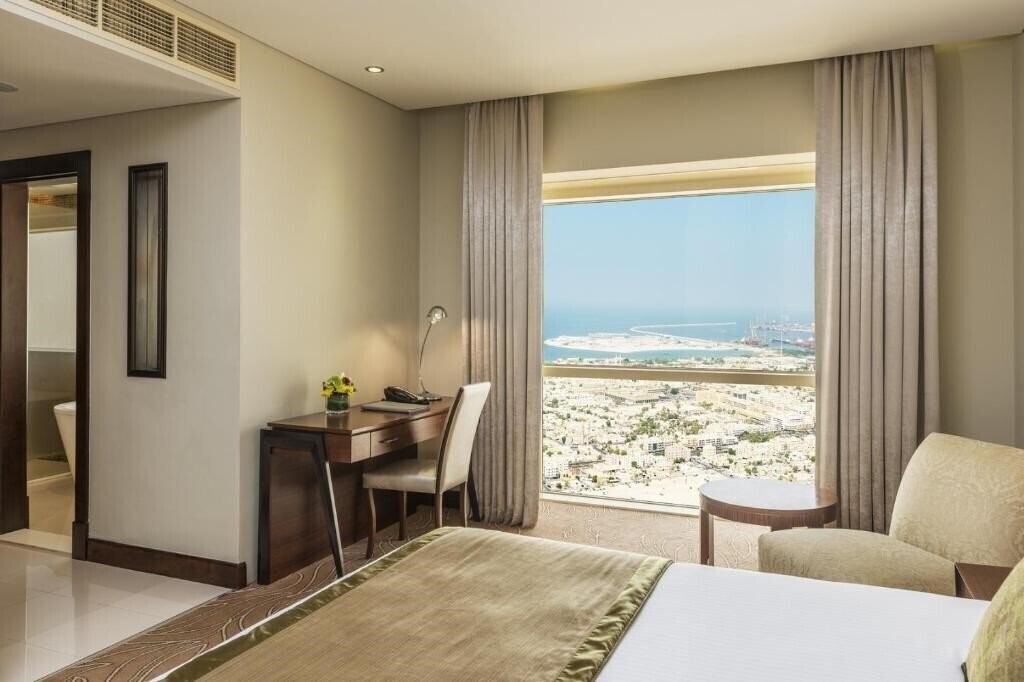 Картинка The Tower Plaza Hotel Dubai (ex. Grand Millennium Plaza) 5*