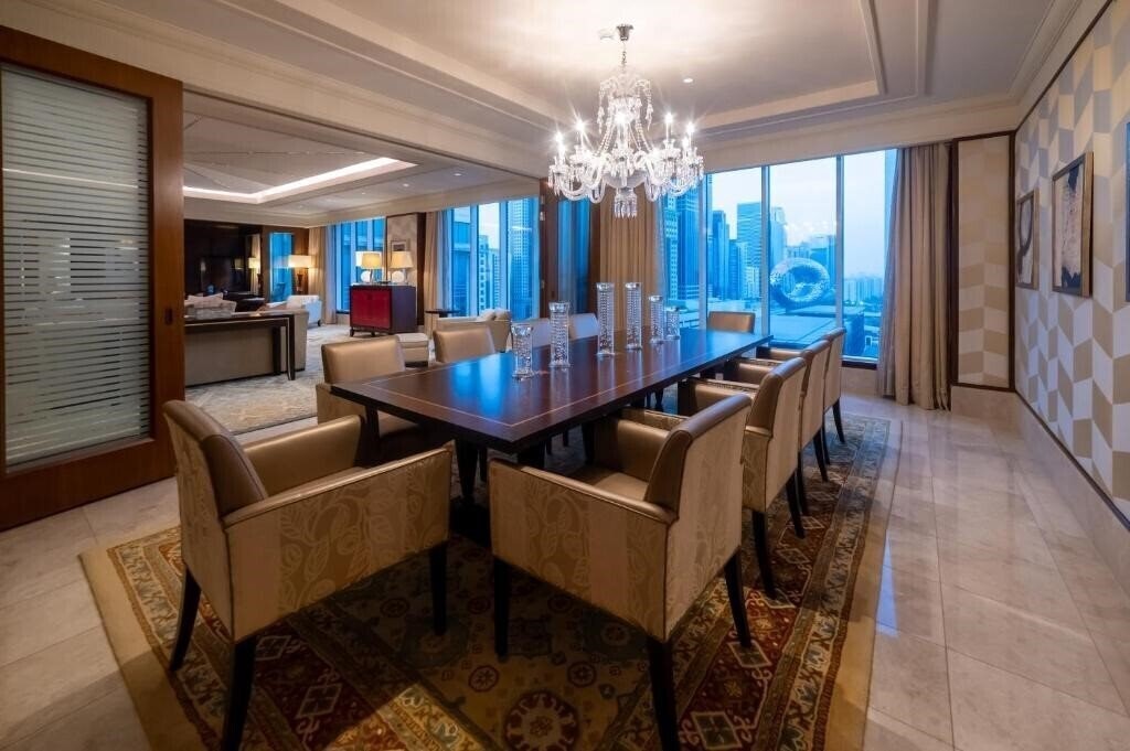 The Ritz-Carlton, DIFC Downtown 5* суреті