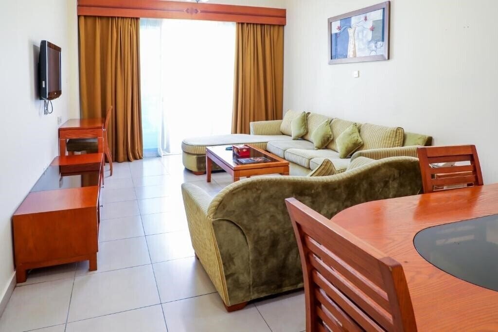 Фото West Zone Plaza Hotel Apartments 4*