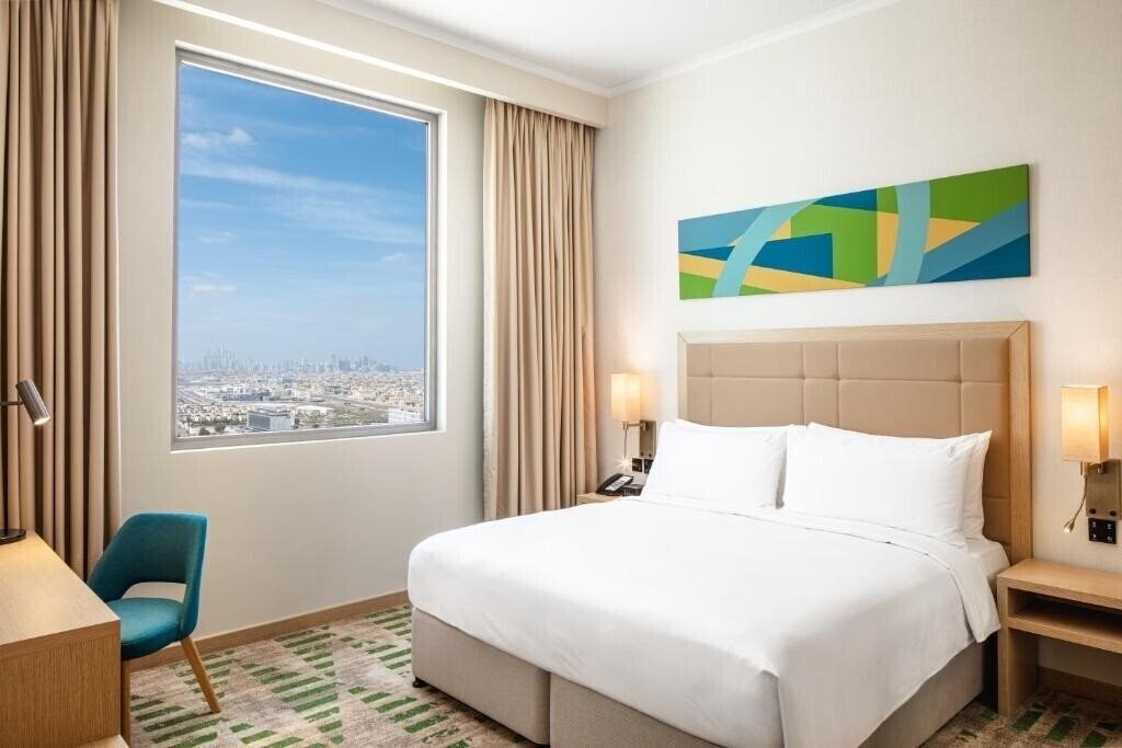 Holiday Inn & Suites Dubai Science Park 4* суреті