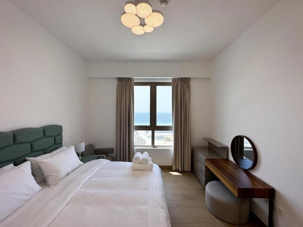 1BR with Canal View In Jumeirah 4* фотосуреті