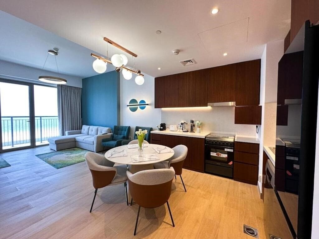 1BR with Canal View In Jumeirah 4* суреті