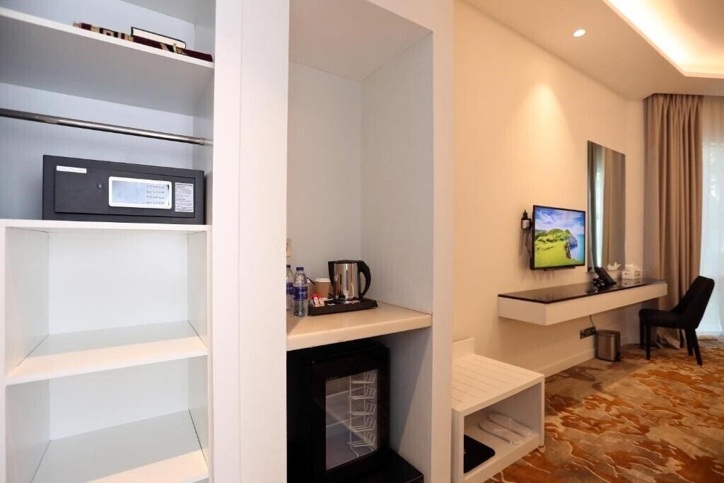 eStay Inn Hotel 3* суреті